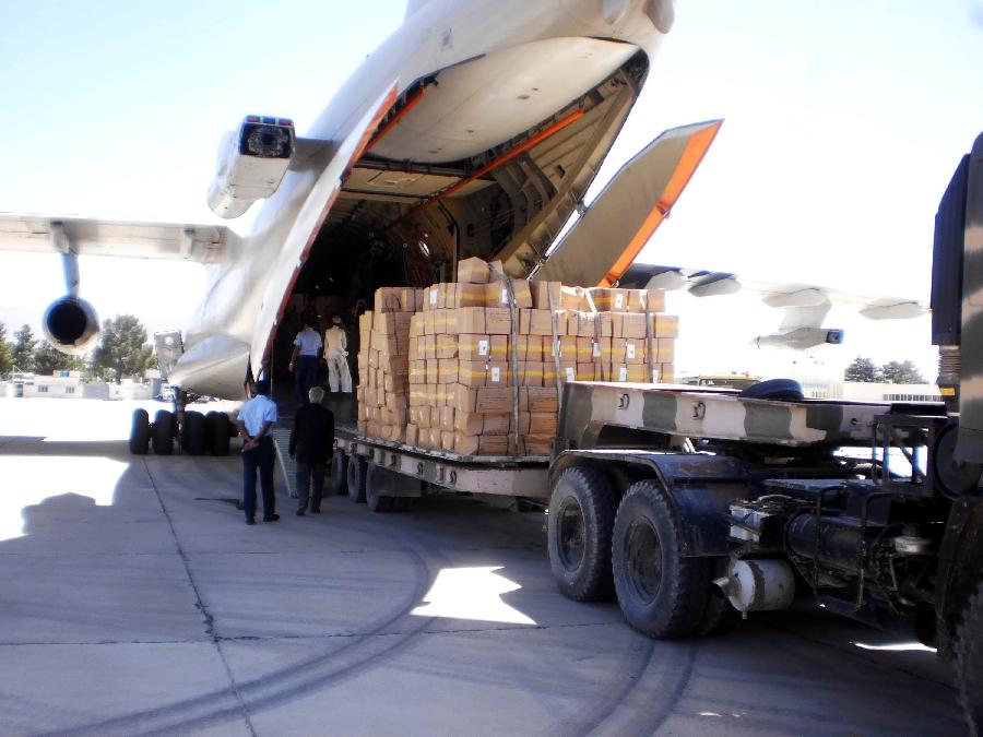 Pakistani soldiers unload boxes of electoral materials for the forthcoming parliamentary elections in southwest Pakistan's Quetta, May 4, 2013. Pakistani Army has been deployed in nine out of 30 districts in sparsely populated Balochistan province. Violence has escalated as the country moves closer to historic elections, which are scheduled on 11 May. (Xinhua/Mohammad)