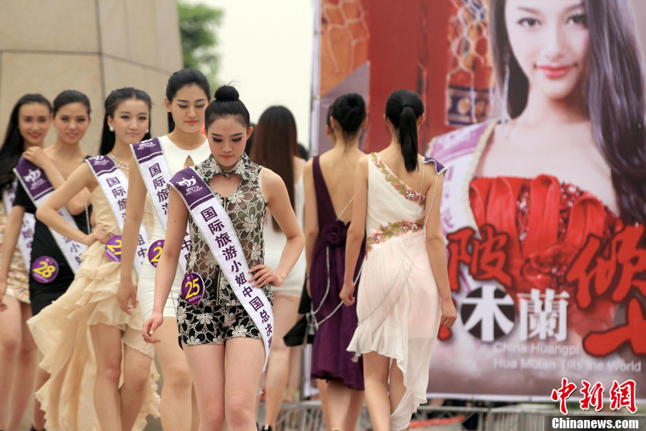 The China Final of 2013 Miss Tourism International rang down the curtain in Huangpi District of Wuhan, capital of central China's Hubei Province, May 5, 2013. (Source: Chinanews.com)