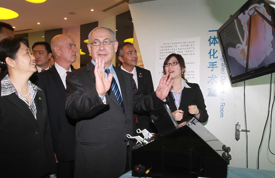 Israeli Prime Minister Benjamin Netanyahu visits the Caohejing Hi-tech Park in east China's Shanghai, May 6, 2013. Netanyahu arrived in Shanghai for a visit on Monday. (Xinhua/Ding Ting) 