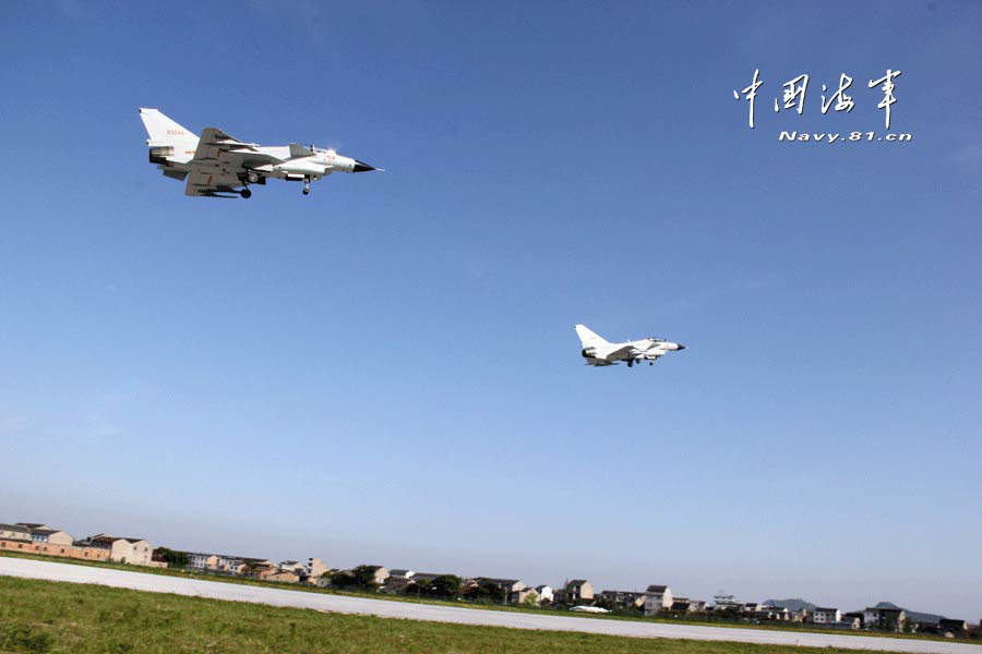 China's J-10 fighters in the air confrontation drill. (navy.81.cn/Cai Bo, Wang Chaobin)