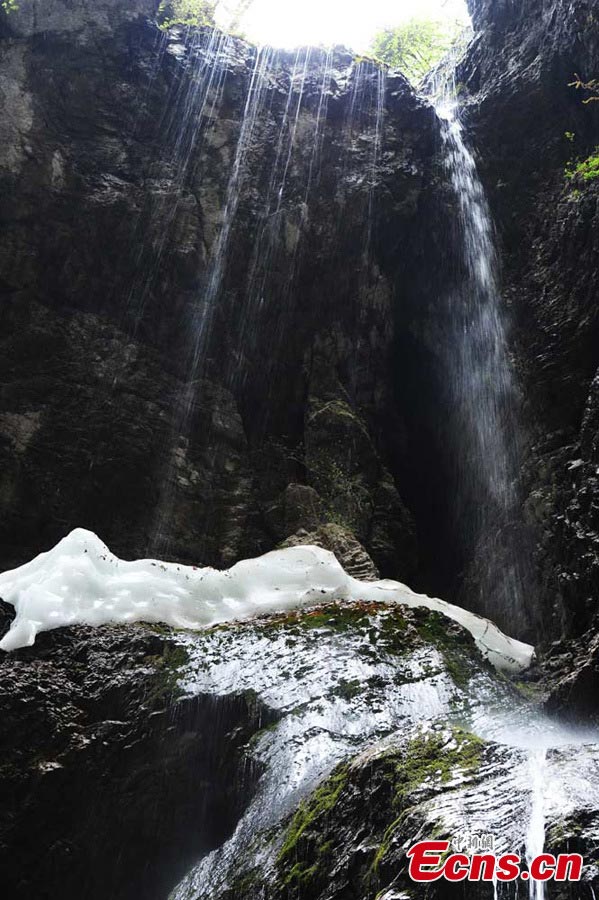 Photo taken in early May shows the magnificent waterfall in Guanegou Scenic Area (or Goose Ditch National Forest Part) in Dangchang County, Northwest China's Gansu Province. The scenic area is a natural oxygen bar with beautiful flowers, winding paths, and large areas of virgin forests. (CNS/Yang Yanmin)