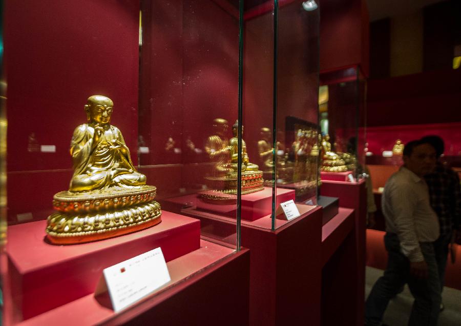 Buddha statues are displayed during the preview of China Guardian 2013 Spring Auctions in Beijing, capital of China, May 7, 2013. The three-day preview that opened on Tuesday displayed some 3,900 treasures to be auctioned on Friday. (Xinhua/Luo Xiaoguang) 