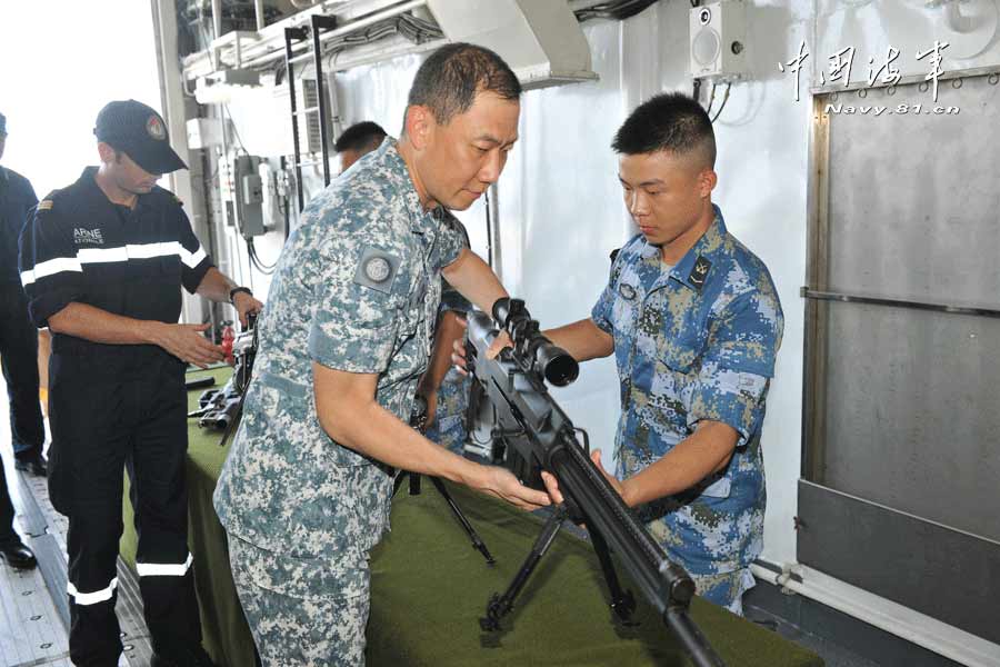 CTF 151 commander visits 14th Chinese naval escort taskforce