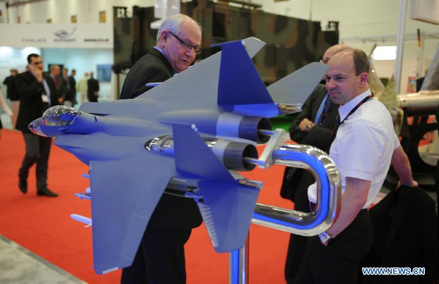 Guests visit the booth of Boeing company in Istanbul, Turkey, May 7, 2013. The 11th International Defence Industry Fair was opened on Tuesday, with 781 companies from 82 countries and regions attending the four-day fair. (Xinhua/Lu Zhe) 