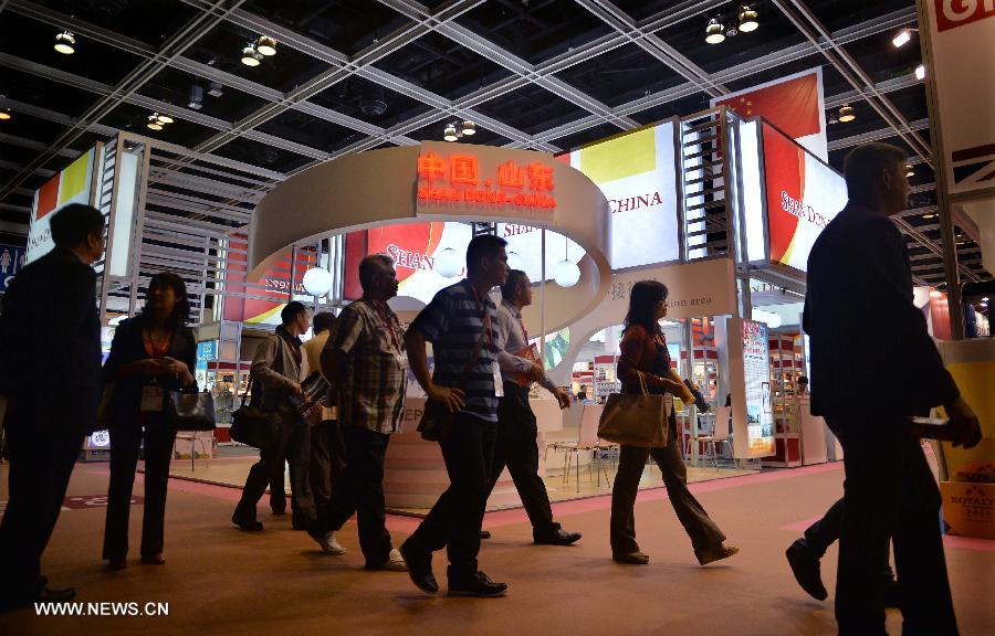 People walk past the pavilion of east China's Shandong Province at the 15th International Exhibition of Food & Drink, Hotel, Restaurant & Food Service Equipment, Supplies & Services (HOFEX) in south China's Hong Kong, May 7, 2013. The four-day HOFEX 2013 kicked off on Tuesday at Hong Kong Convention & Exhibition Center. (Xinhua/Chen Xiaowei)