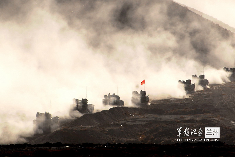 Large numbers of PLA tanks participate in drills in NW China 