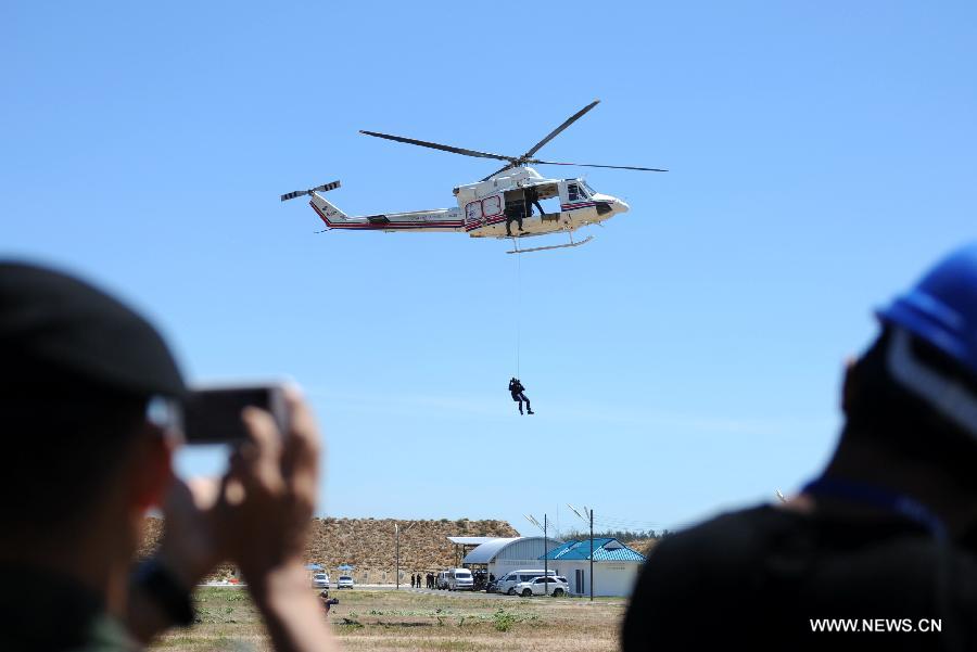A rescuer is transported by a helicopter during the ASEAN Reginal Forum Disaster Relief Exercise (ARF DiREx) in CHA-AM, Phetchaburi Province, Thailand, on May 8, 2013. The ARF DiREx 2013 started on May 7. Representatives from 26 members of the ASEAN Reginal Forum participated in the event. (Xinhua/Gao Jianjun)