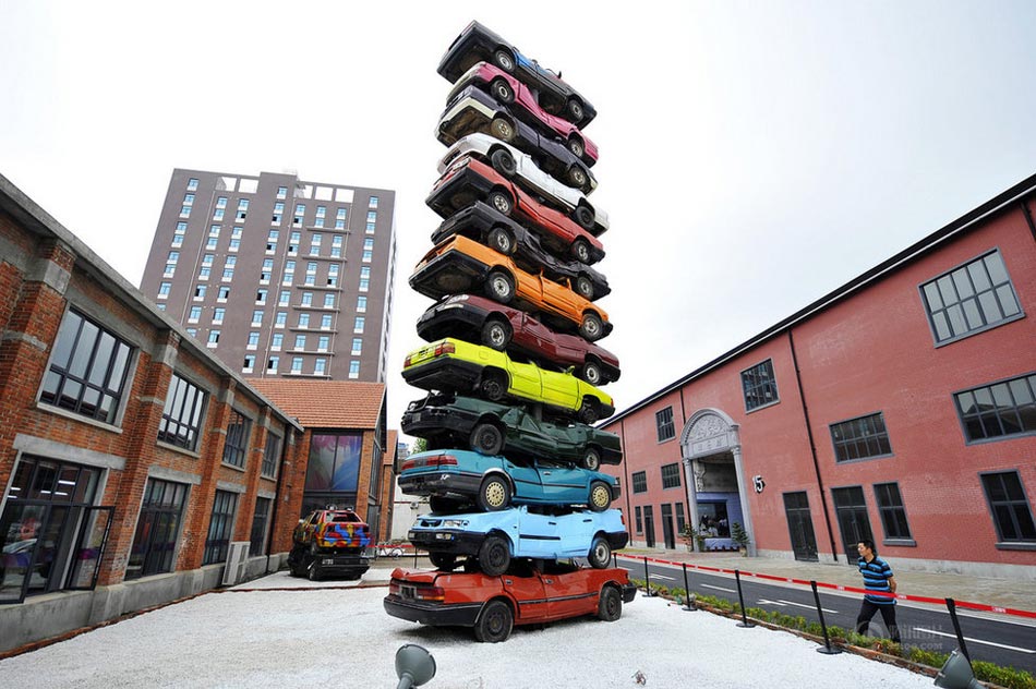 13 discarded vehicles of different colors are used in creating a 10-meter-high art work named "Regeneration 2013" at Wuhan Culture Creation Industrial Park in Hubei province.(Photo/Xinhua)