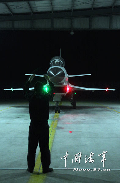Recently, a flight regiment under the Navy of the Chinese People's Liberation Army (PLAN) organized its new-type fighters to carry out night flight training. (Chinamil.com.cn/Cai Bo)