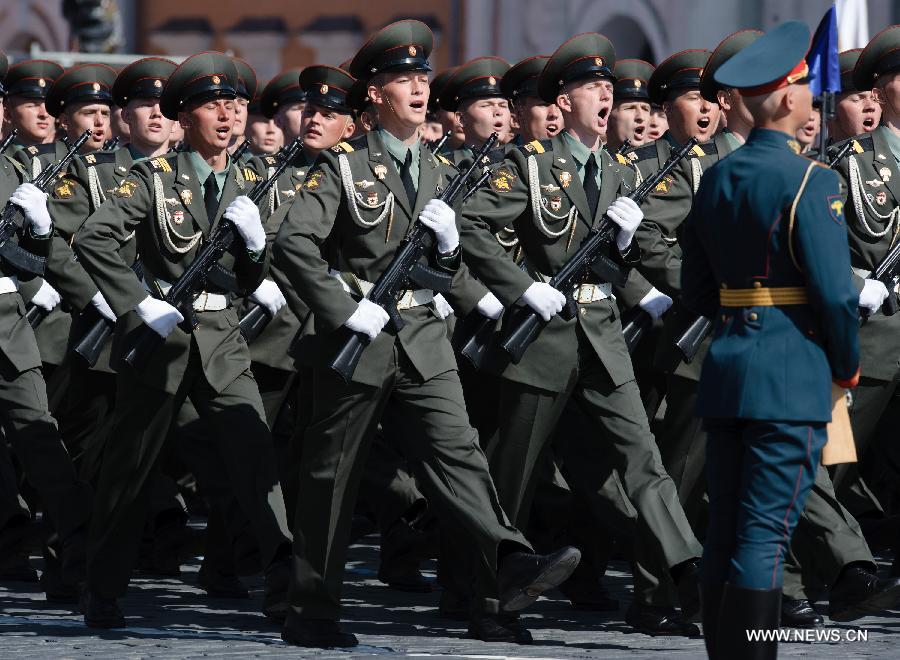 Soldiers take part in a Victory Day parade at the Red Square in Moscow, Russia, on May 9, 2013. A grand parade was held on Thursday at the Red Square to mark the 68th anniversary of the Soviet Union's victory over Nazi Germany in the Great Patriotic War. (Xinhua/Jiang Kehong)
