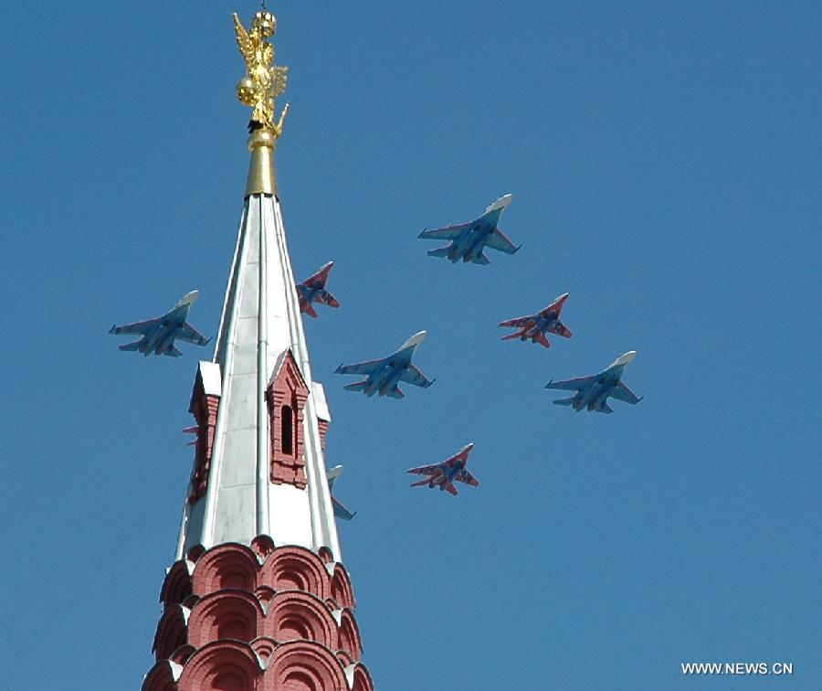 Su-27 and MIG-29 combat aircrafts take part in a Victory Day parade at the Red Square in Moscow, Russia, May 9, 2013. A grand parade was held on Thursday at the Red Square to mark the 68th anniversary of the Soviet Union's victory over Nazi Germany in the Great Patriotic War.(Xinhua/Ding Yuan)