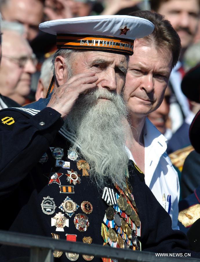 A veteran attends the Victory Day parade at the Red Square in Moscow, Russia, May 9, 2013. A grand parade was held on Thursday at the Red Square to mark the 68th anniversary of the Soviet Union's victory over Nazi Germany in the Great Patriotic War.(Xinhua/Jiang Kehong)