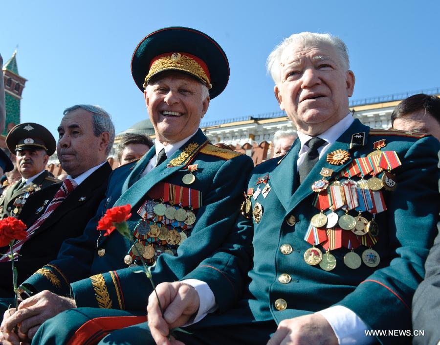 Veterans attend the Victory Day parade at the Red Square in Moscow, Russia, May 9, 2013. A grand parade was held on Thursday at the Red Square to mark the 68th anniversary of the Soviet Union's victory over Nazi Germany in the Great Patriotic War.(Xinhua/Jiang Kehong)
