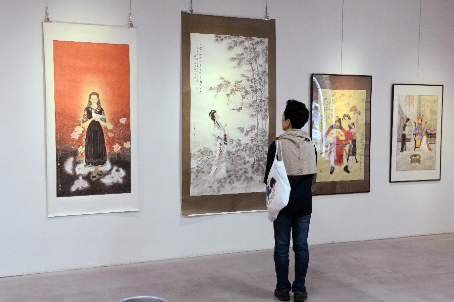 A visitor looks at paintings in the Yuan Xiang Traditional Chinese Realistic Painting Exhibition at the Ueno Royal Museum in Tokyo, Japan, May 10, 2013. Yuan Xiang brought more than 20 traditional Chinese realistic paintings to his exhibition at the Ueno Royal Museum. (Xinhua/Ma Ping)