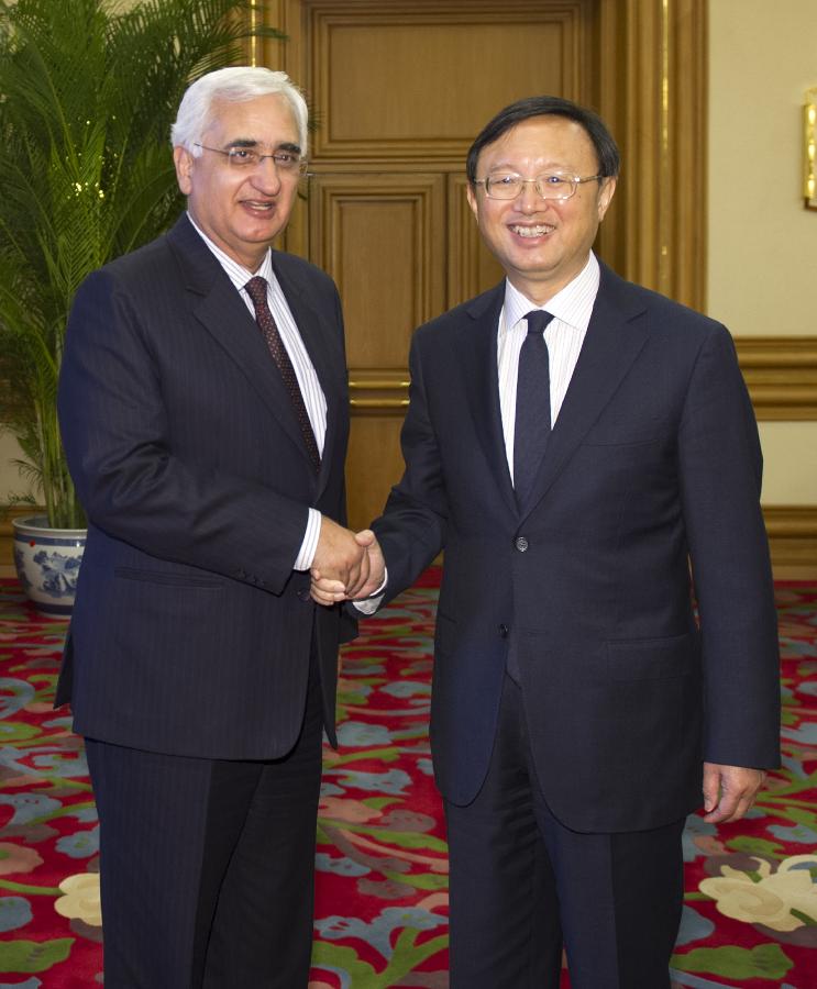 Chinese State Councilor Yang Jiechi (R) shakes hands with visiting Indian External Affairs Minister Salman Khurshid in Beijing, capital of China, May 10, 2013. (Xinhua/Xie Huanchi)