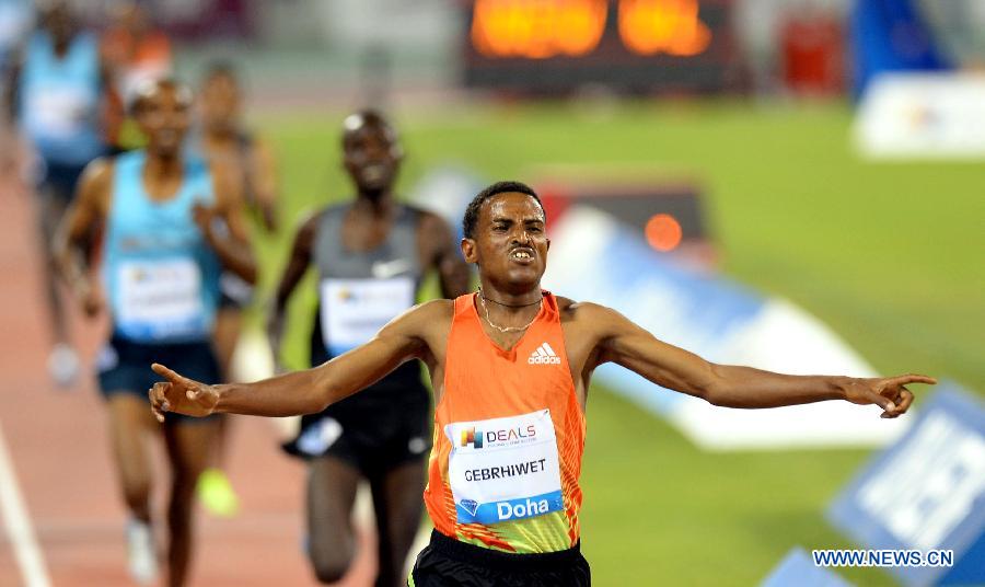 Ethiopia's Hagos Gebrhiwet (Front) crosses the finish line during the men's 3000m final at the IAAF Diamond League in Doha, capital of Qatar, May 10, 2013. Gebrhiwet claimed the title of the event with 7 minutes and 30.36 seconds. (Xinhua/Chen Shaojin)