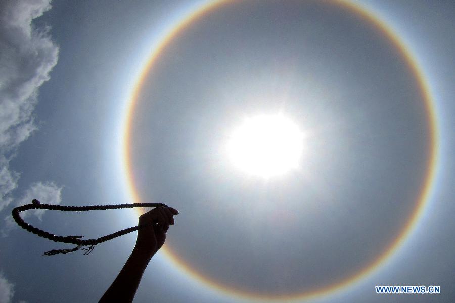A solar halo occurs over the sky in Qamdo, southwest China's Tibet Autonomous Region, May 12, 2013. (Xinhua/Wen Tao) 