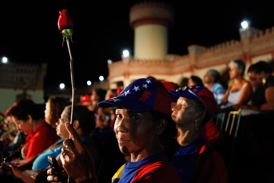Image provided by Venezuela's Presidency shows people participating in a celebration of the Mother's Day, in Caracas, capital of Venezuela, on May 11, 2013. (Xinhua/Venezuela's Presidency)