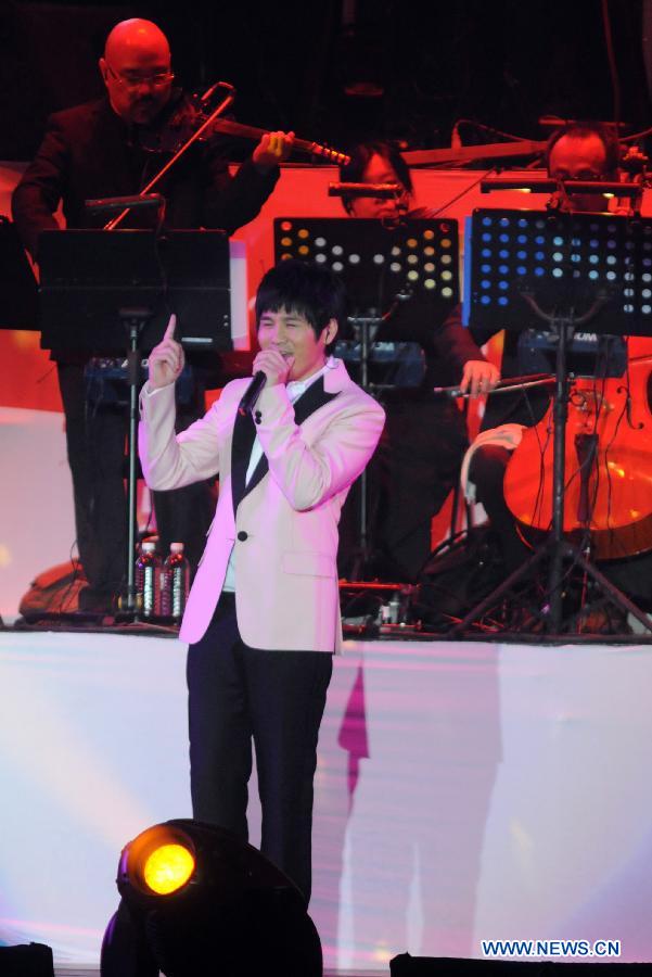 Singer Gary Tsao performs during a memorial concert for Teresa Teng held in the Taipei Arena in Taipei, southeast China's Taiwan, May 12, 2013. The concert marks the 18th anniversary of the death and 60th anniversary of the birth of Teresa Teng (1953-1995), one of the most famous pop singers in China. (Xinhua/Wu Ching-teng)