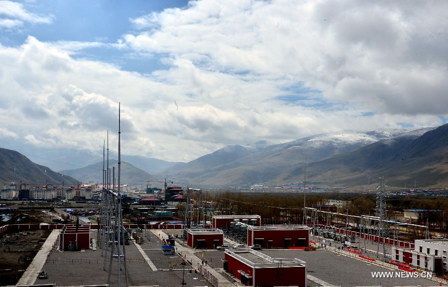 Photo taken on May 13, 2013 shows the newly-built transformer substation in Yushu, northwest China's Qinghai Province. A power grid construction came to the end in Yushu recently which could ease local electricity shortage. The 330-kv project includes 800-km-long wires and substations, and a test run will start next month. Yushu had its isolated grid severely damaged in the magnitude 7.1 earthquake in April 2010, claiming 2,698 lives and injuring over 12,000. (Xinhua/Wang Bo) 