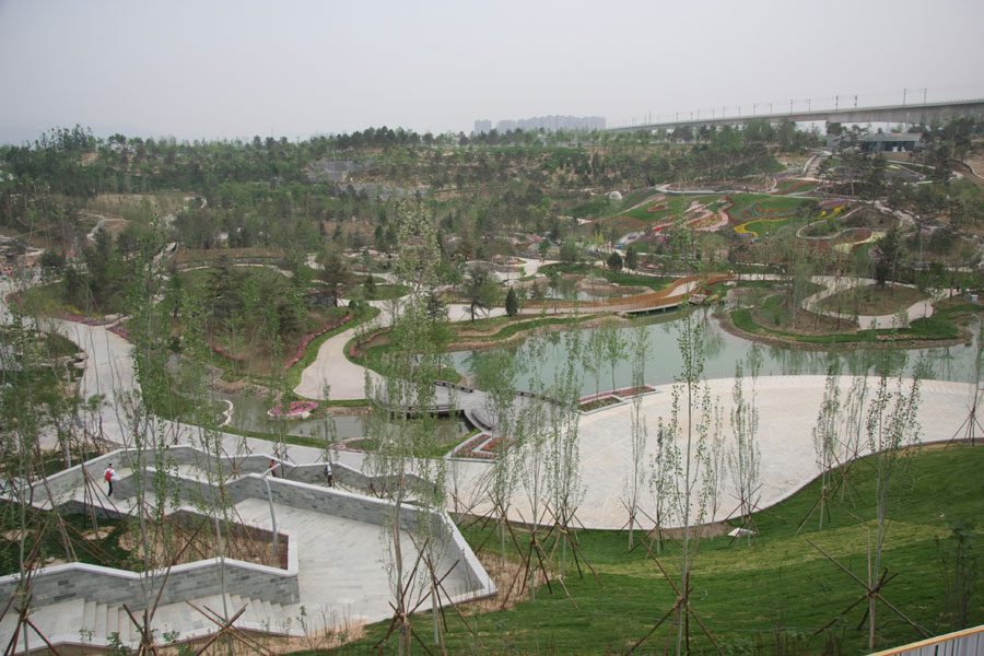 A park named "Garden Valley" built on a piece of land that sunk due to mining in the Ninth China (Beijing) International Garden Expo west of the Yongding River. The expo covers an area of 513 hectares, including 267-hecare public exhibition area and 246-hectare Garden Expo Lake. The event will officially kick off on May 18, 2013 and last for six months. (CRIENGLISH.com/Luo Dan)
