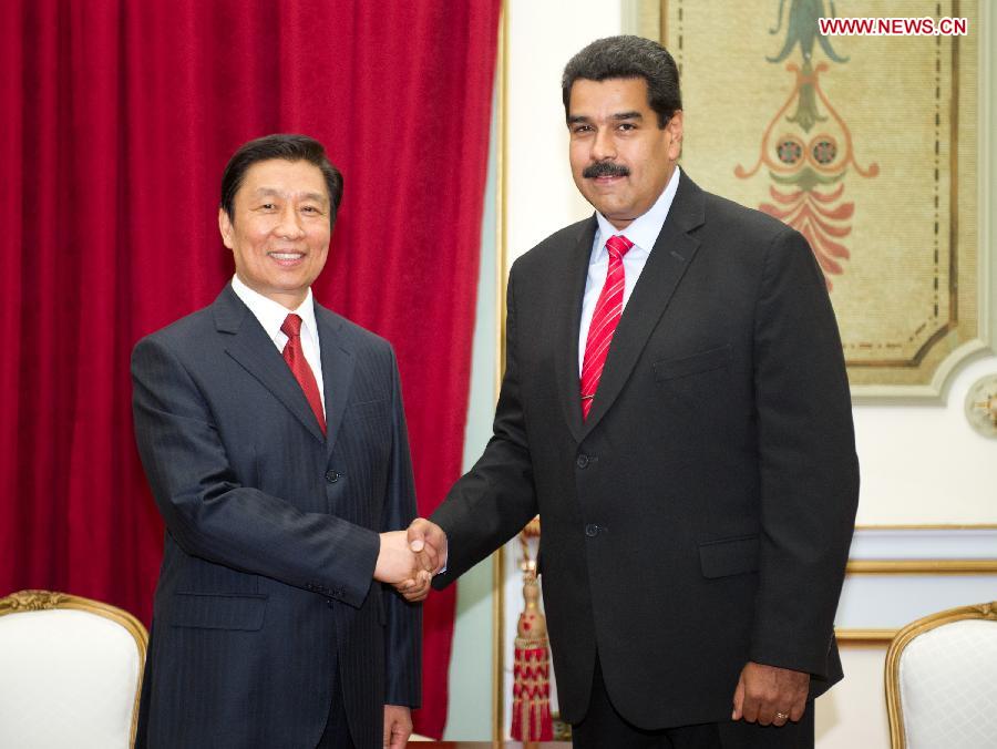 Chinese Vice President Li Yuanchao (L) meets with Venezuelan President Nicolas Maduro in Caracas, Venezuela, May 13, 2013. (Xinhua/Weng Xinyang)