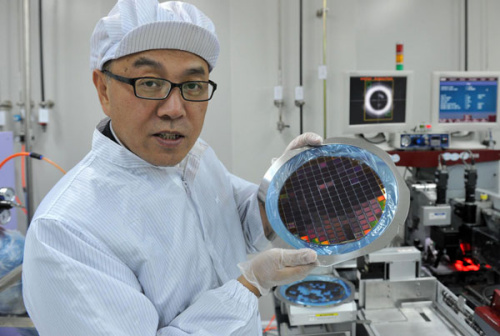 Ji Huaxia, a micro display expert, shows a product in Kunming, May 9, 2013. [Photo/Xinhua]