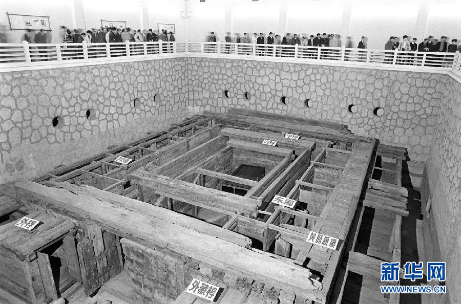 Photo show a Han tomb in the Han Dynasty Tomb Museum in Yangzhou, east China’s Jiangsu province, which was opened on May 3, 1992. (Photo/Xinhua)