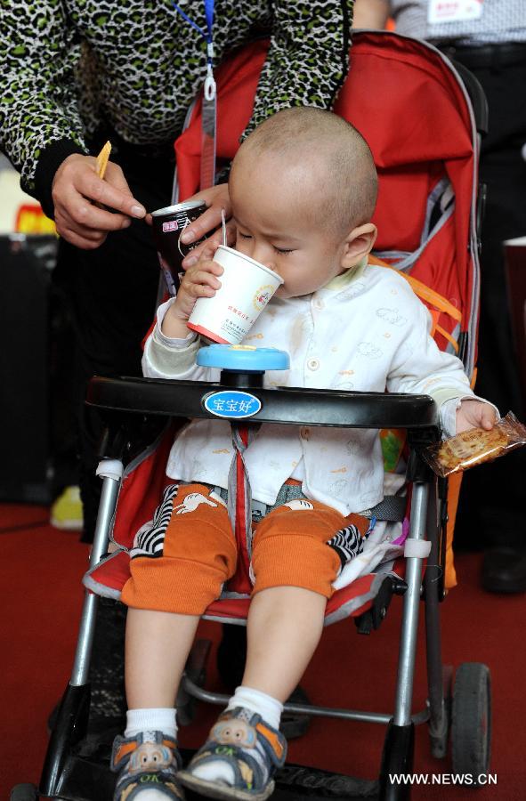 A boy tastes the drink provided by the manufacturer during the 11th China (Luohe) Food Fair in Luohe City, central China's Henan Province, May 16, 2013. The five-day food fair, with an exhibition area of 50,000 square meters and attracting more than 1,500 enterprises from 17 countries and regions, opened here on Thursday. (Xinhua/Li Bo) 