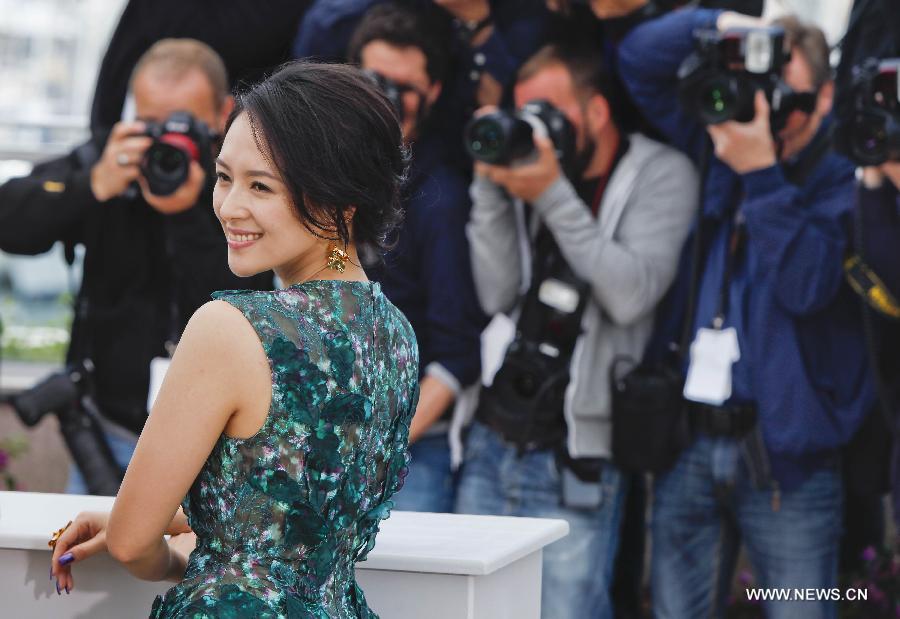 Chinese actress Zhang Ziyi, a jury member of Un Certain Regard, poses at a photocall at the 66th Cannes Film Festival in Cannes, southern France, May 16, 2013. (Xinhua/Zhou Lei) 