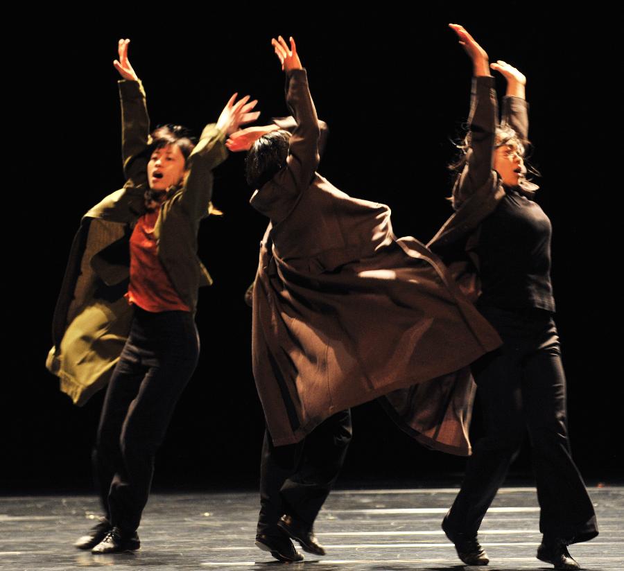 Dancers perform "Mirror and Music" which is created by Japanese Saburo Teshigawara at the Novel Hall for Performing Arts in Taipei, southeast China's Taiwan, May 16, 2013. The performance started in Taipei on Thursday and will last for three days here. (Xinhua/Wu Ching-teng) 