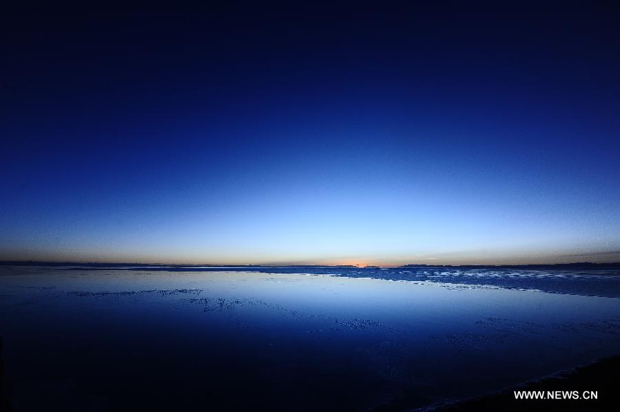Photo taken on Dec. 12, 2012 shows a view of the Qinghai Lake at sunrise in northwest China's Qinghai Province. The acreage of the Qinghai Lake has kept expansion for four years in a row, making its current area reach 4,377.75 square kilometers, the largest since 2005, according to the Qinghai Institute of Meteorological Science. The Qinghai Lake is China's largest inland saltwater lake. (Xinhua/Zhang Hongxiang) 