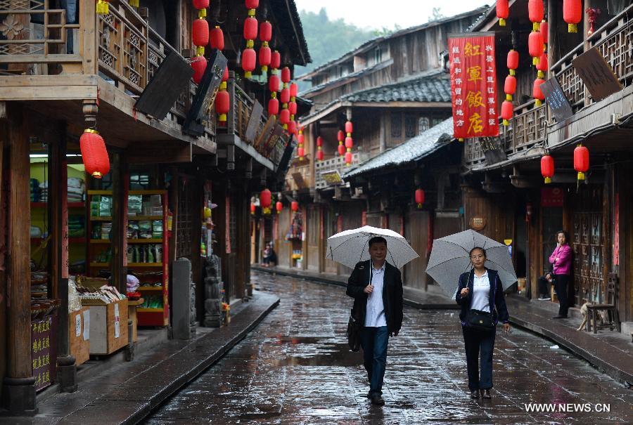 People walk on a lane in the Shangli Ancient Town in Ya'an City, southwest China's Sichuan Province, May 16, 2013. Most shops in the Shangli Ancient Town have resumed business after a 7.0-magnitude hit Ya'an on April 20. The picturesque Shangli Ancient Town is well-known for its elaborate architectural art. (Xinhua/Liu Xiao) 