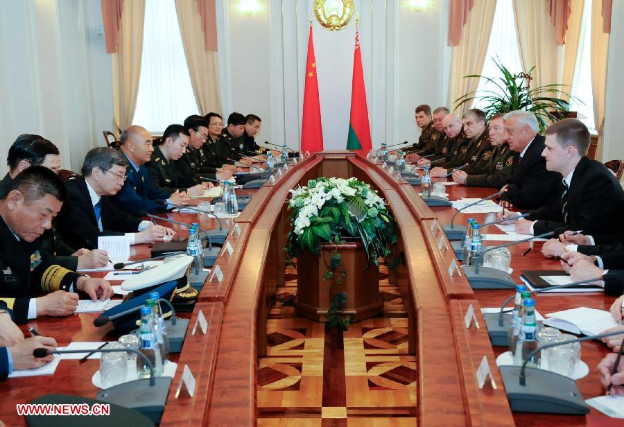 Belarusian Prime Minister Mikhail Myasnikovich (2nd R) meets with Xu Qiliang (4th L), vice chairman of the Central Military Commission of the People's Republic of China, in Minsk, Belarus, May 17, 2013. (Xinhua/Liu Hongxia) 