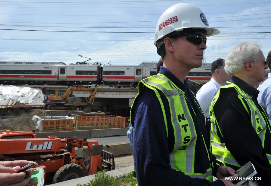 Investigators from the National Transportation Safety Board (NTSB) attend a press briefing following a Metro North train collision in Fairfield, Connecticut, the United States, on May 18, 2013. Investigators have begun their probe into the commuter train collision which took place in the U.S. state of Connecticut during Friday evening rush hour, leaving more than 70 injuries, government officials said in a press briefing Saturday. (Xinhua/Wang Lei) 
