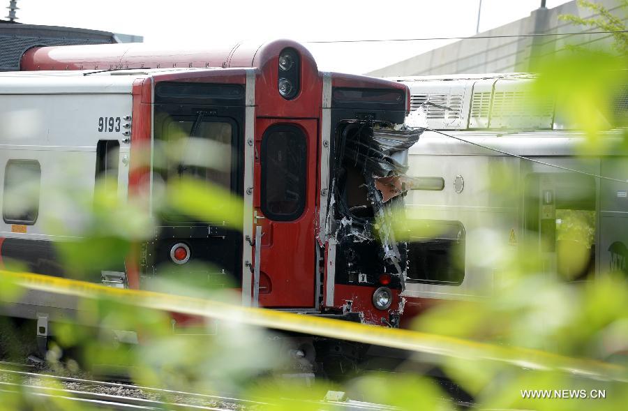 Photo taken on May 18, 2013 shows the scene of a Metro North train collision in Fairfield, Connecticut, the United States. Investigators have begun their probe into the commuter train collision which took place in the U.S. state of Connecticut during Friday evening rush hour, leaving more than 70 injuries, government officials said in a press briefing Saturday. (Xinhua/Wang Lei) 