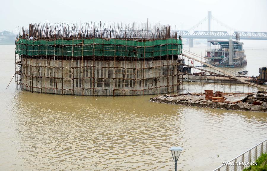 A water plant project under construction is besieged by water in the Ganjiang River in Nanchang, capital of east China's Jiangxi Province, May 19, 2013. The rainfall from May 14 has pushed up the water level of the Ganjiang River, which has reached 18.95 meters by 8 a.m. on April 19, the highest level of this year. (Xinhua/Zhou Ke)
