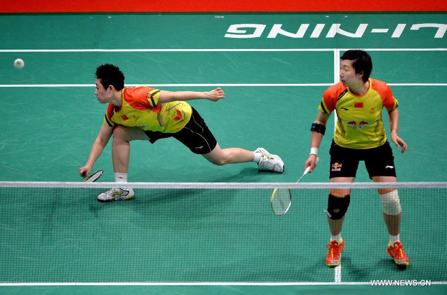 Yu Yang (L) and Wang Xiaoli of China compete during the 2013 Sudirman Cup world mixed team badminton championship against India's Ashwini Ponnappa and Pradnya Gadre in Kuala Lumpur, Malaysia, on May 19, 2013. The Chinese pair won 2-0. The Chinese team won 5-0 in total. (Xinhua/Chen Xiaowei)
