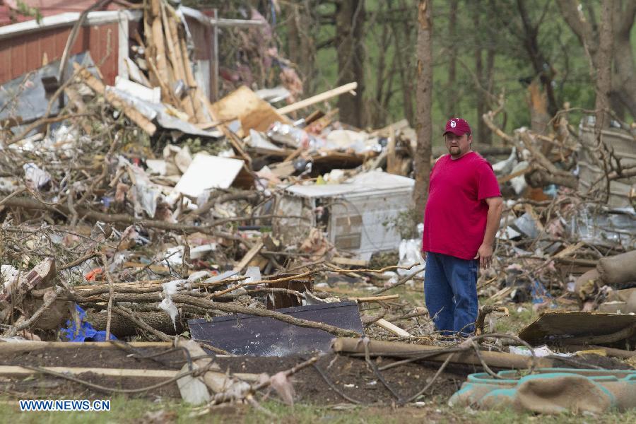 A man is seen during the wreckage in Shawnee, Oklahoma, the United States, May 20, 2013. Two men were confirmed dead after tornadoes hit the U.S. state of Oklahoma, officials said Monday. Tornadoes ravaged portions of central Oklahoma on Sunday, according to media reports. (Xinhua/Marcus DiPaola) 