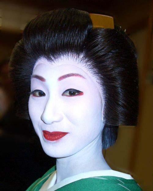 Geisha facials, made of nightingale droppings (Photo Source: huanqiu.com)