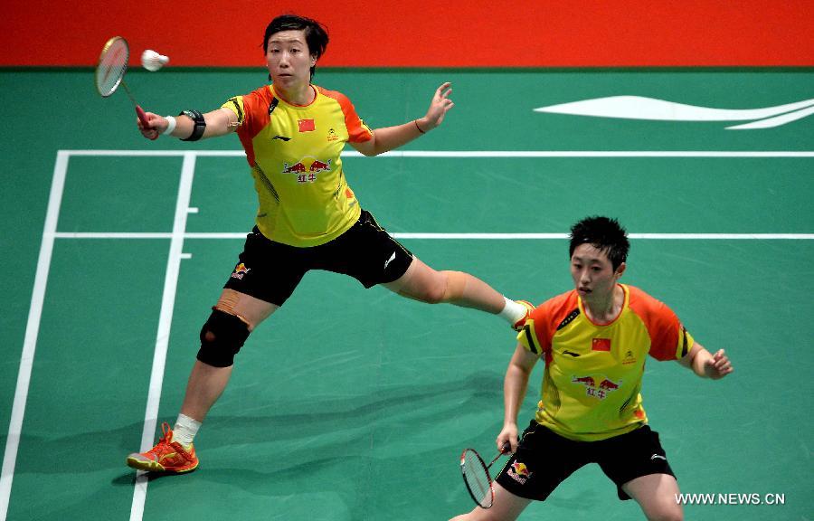 Wang Xiaoli(L) and Yu Yang of China return a shot during the 2013 Sudirman Cup world mixed team badminton championships against Indonesia's Polii Greysia/Maheswari Nitya Krishinda in Kuala Lumpur, Malaysia, on May 21, 2013. Wang and Yu won 2-0. (Xinhua/Chen Xiaowei)