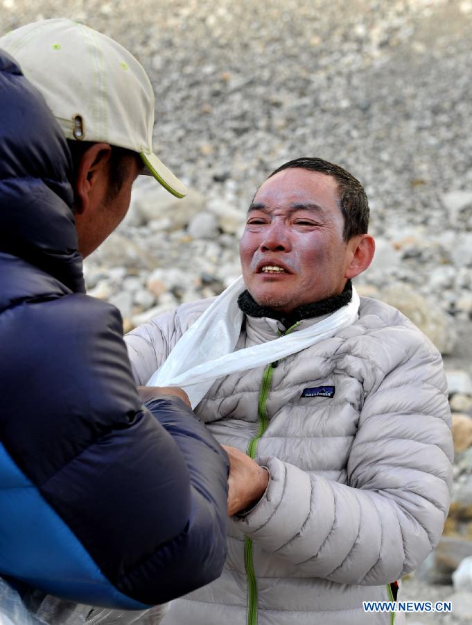 Xia Jianfeng (R) receives a hada, a white silk scarf symbolizing respect and blessing, from the captain of the climbing team on Mount Qomolangma (Mount Everest), southwest China's Tibet Autonomous Region, May 19, 2013. Xia Jianfeng, a member of a commercial climbing team who suffered from cerebral edema on the altitude of 8, 650 meters, was rescued to the base camp on May 19. The successful rescue made a miracle as it took place in such high altitude of the mountain. As increasingly more people come to climb the world's highest mountain in recent years, the rescue system here is also rapidly improved for the safety of climbers.(Xinhua/Suolang Luobu)