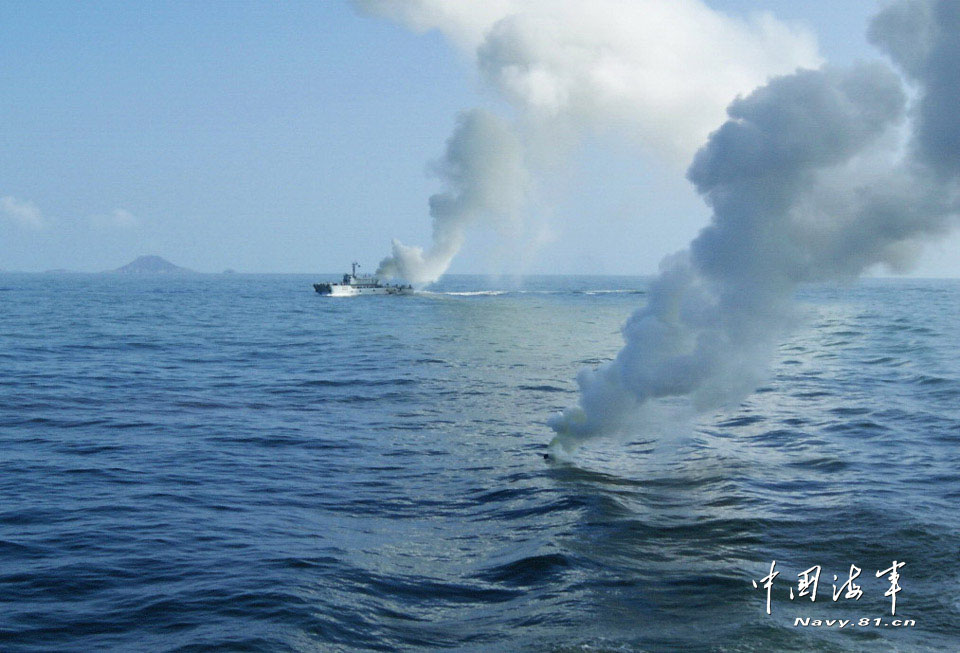 A landing ship brigade under the East Sea Fleet of the Navy of the Chinese People's Liberation Army (PLA) conducts a large-scale landing training recently, which has effectively tested and enhanced ships' overall combat level and emergency handling capability under complex conditions. (navy.81.cn/Li Yeyong, Li Hao, Wu Yajiang)