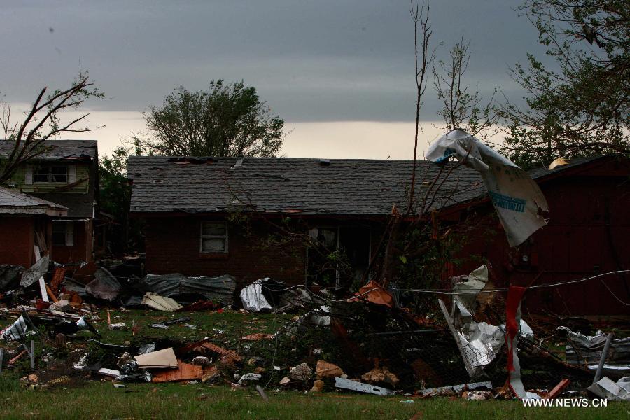 Photo taken on May 21, 2013 shows a view of Moore, Oklahoma, the United States after a tornado. Twenty-four people were killed and 237 others injured when a massive tornado blasted the southern suburbs of Oklahoma City, the capital of the U.S. state of Oklahoma, on Monday, state officials said Tuesday. (Xinhua/Song Qiong) 