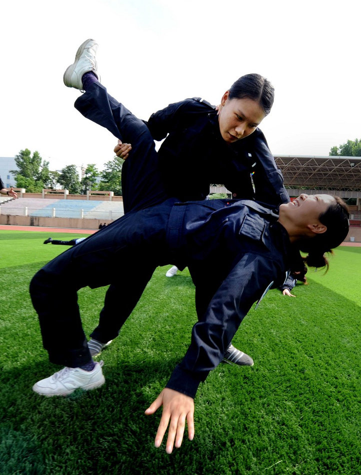 The woman students of Guizhou Police Academy receive training in Guiyang of Guizhou province on May 21, 2013. The students are going to complete their training courses and begin to serve very soon. (Photo/Imagine China)