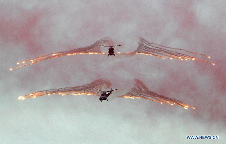 Photo taken on May 20, 2013 shows the South Korea Utility Helicopter (KUH) 'Surion' demonstration flight of maneuver and performance on a media day in Nonsan city, Choongcheongnamdo province of South Korea. (Xinhua/Park Jin hee)