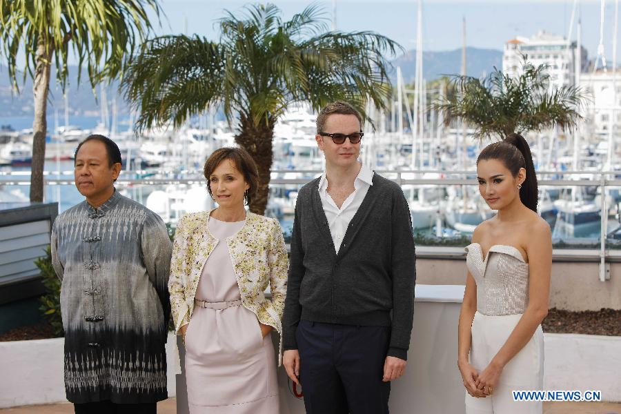 Director Nicolas Winding Refn (2nd R) poses with cast members during the photocall for the film "Only God Forgives" at the 66th edition of the Cannes Film Festival in Cannes, France, on May 22, 2013. (Xinhua/Zhou Lei) 