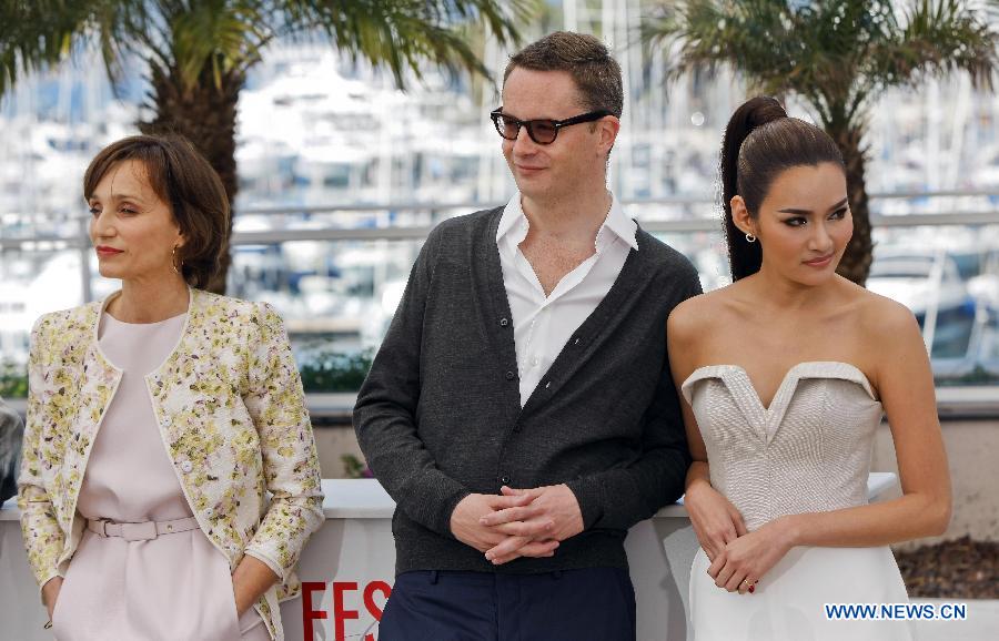 Director Nicolas Winding Refn (C) and actress Kristin Scott Thomas (L), Rhatha Phongam pose during the photocall for the film "Only God Forgives" at the 66th edition of the Cannes Film Festival in Cannes, France, on May 22, 2013. (Xinhua/Zhou Lei) 