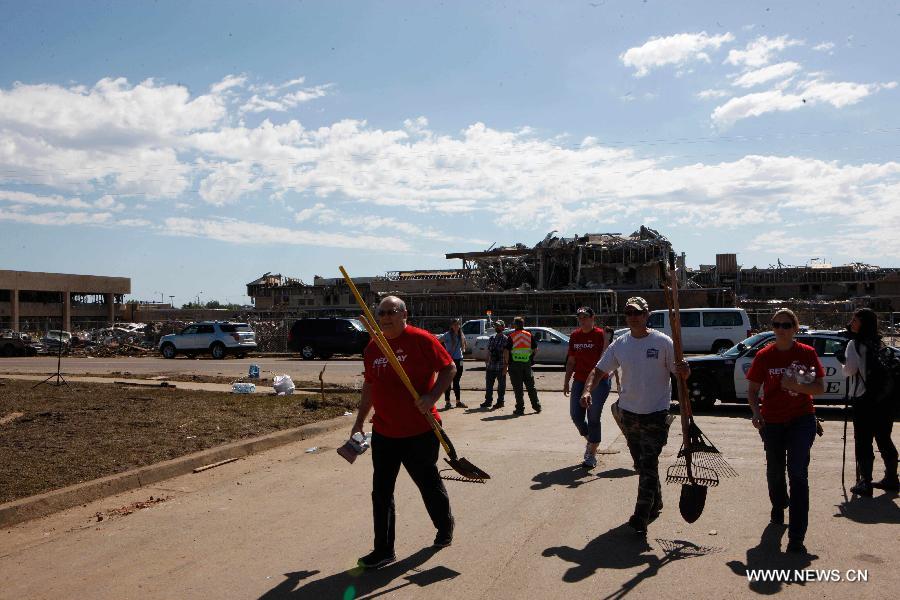 Volunteers prepare to work in a tornado-destroyed neighborhood in Moore, Oklahoma, the United States, May 22, 2013. Twenty-four people were killed and 237 others injured when a massive tornado blasted the southern suburbs of Oklahoma City on Monday. (Xinhua/Song Qiong) 