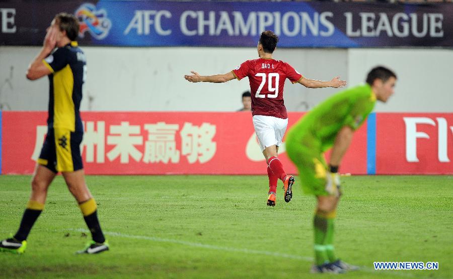 Gao Lin (C) of Guangzhou Evergrande celebrates his goal during the AFC Champions League round of 16 second leg match against Central Coast Mariners in Guangzhou, capital of south China's Guangdong Province, May 22, 2013. Guangzhou Evergrande won 3-0 and entered the quarterfinals with an aggregate 5-1. (Xinhua/Liu Dawei)